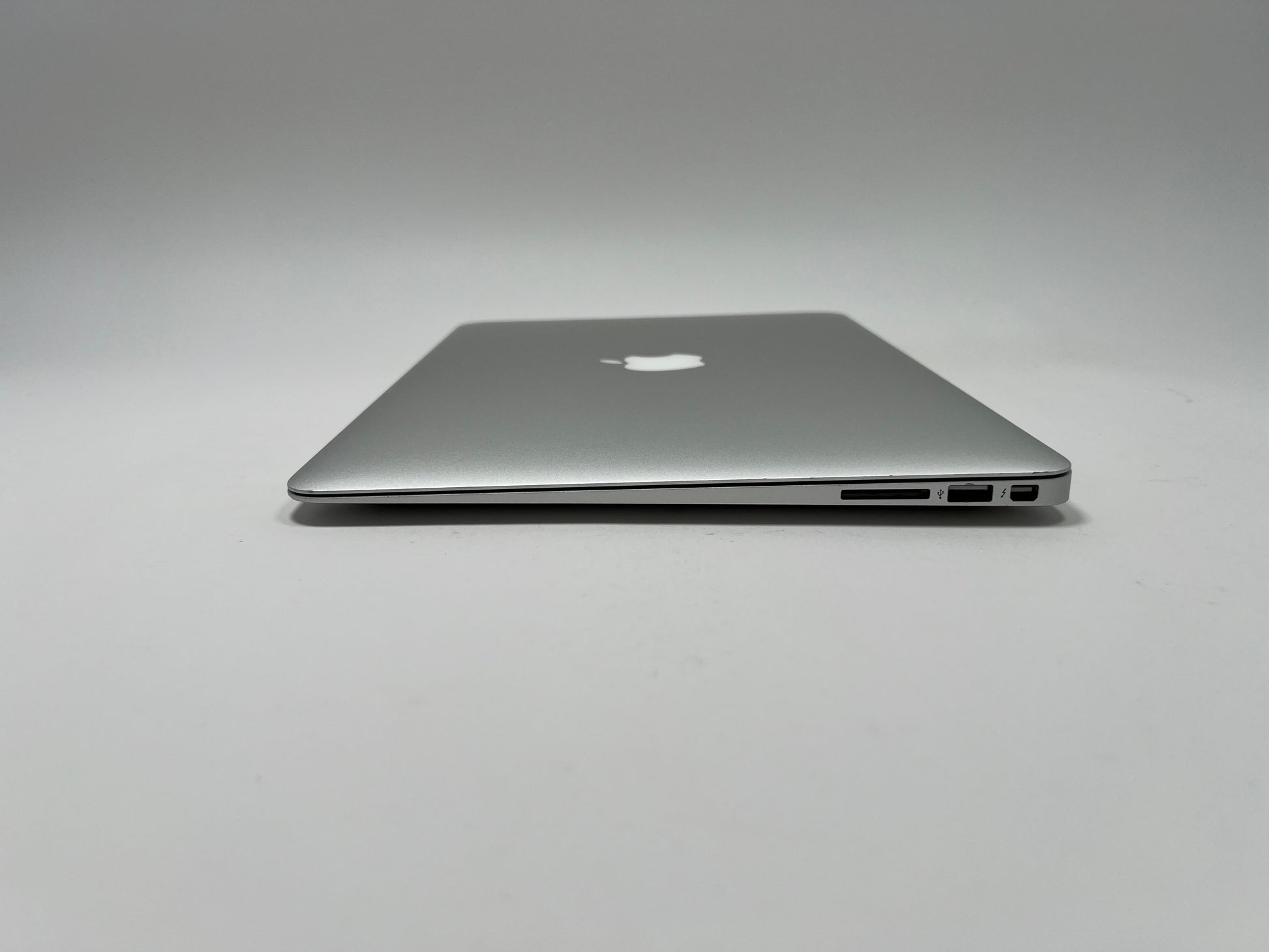 MacBook Air (2014) 13-inch – Intel Core i5 1.4GHz – 4GB RAM 256GB SSD Techable